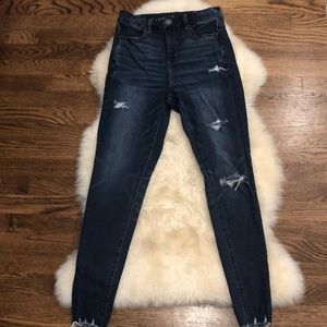 cute AE dark wash hi-rise ripped jeans. Size 4 regular comfortable material ;)🤍